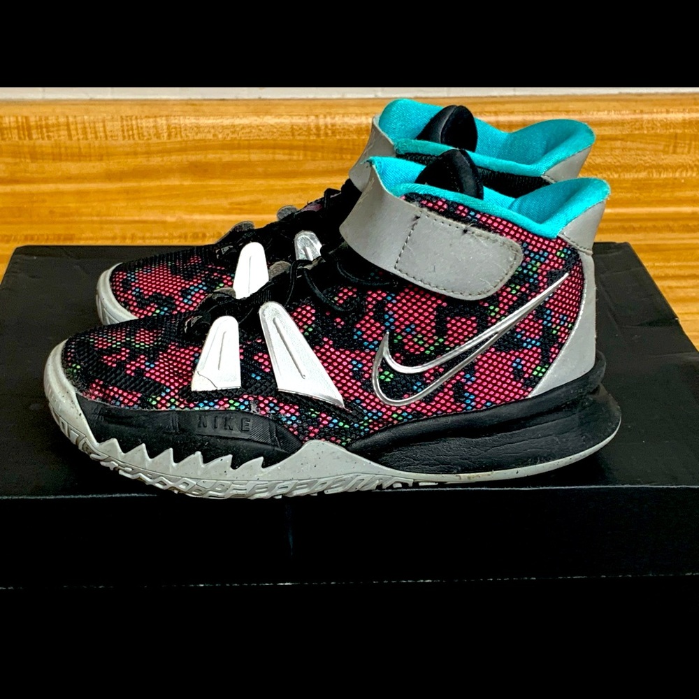 Nike Kyrie 7 PS ‘Pixel Camo’ Black/Light Smoke SIZE 1.5Y NICE